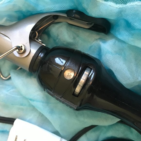 Revlon Curling Iron - Picture 3 of 4